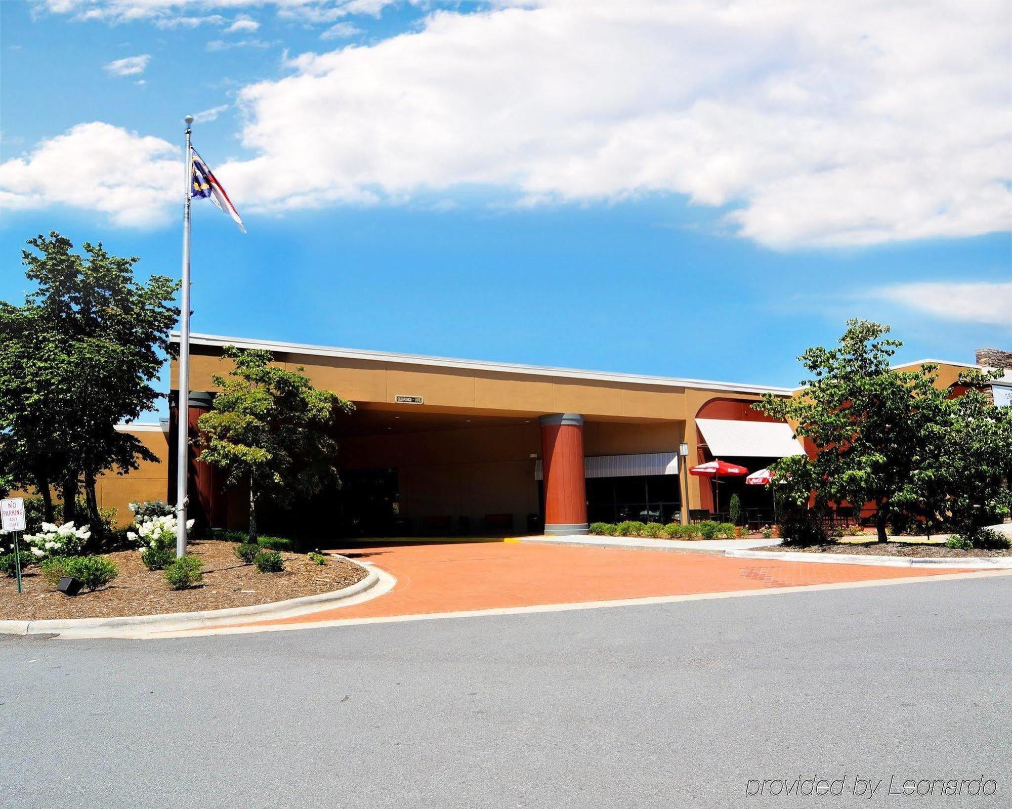 Clarion Asheville Airport 3*