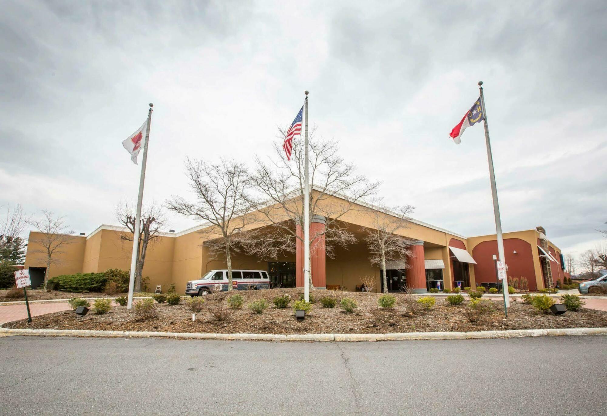 Inn Clarion Asheville Airport 3*