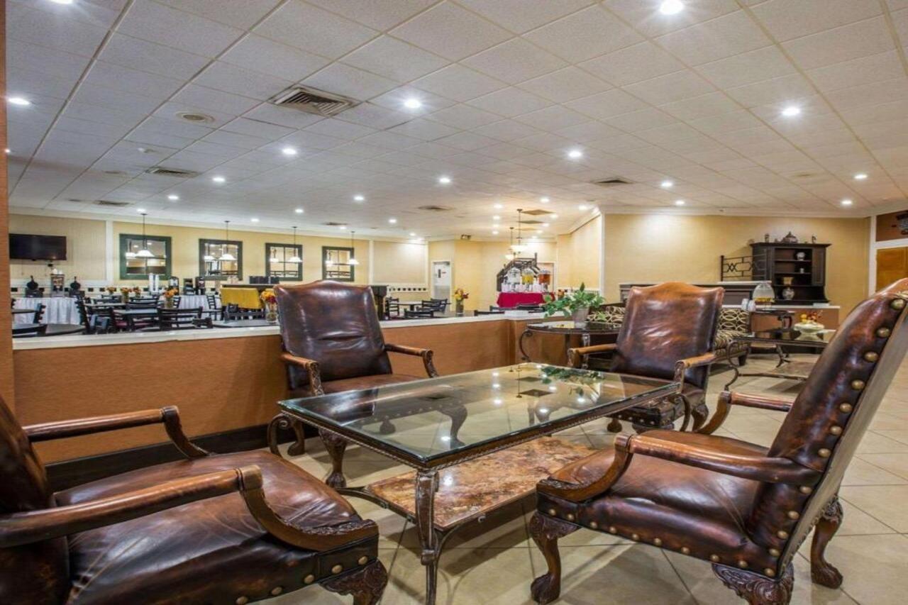 Clarion Asheville Airport 3*