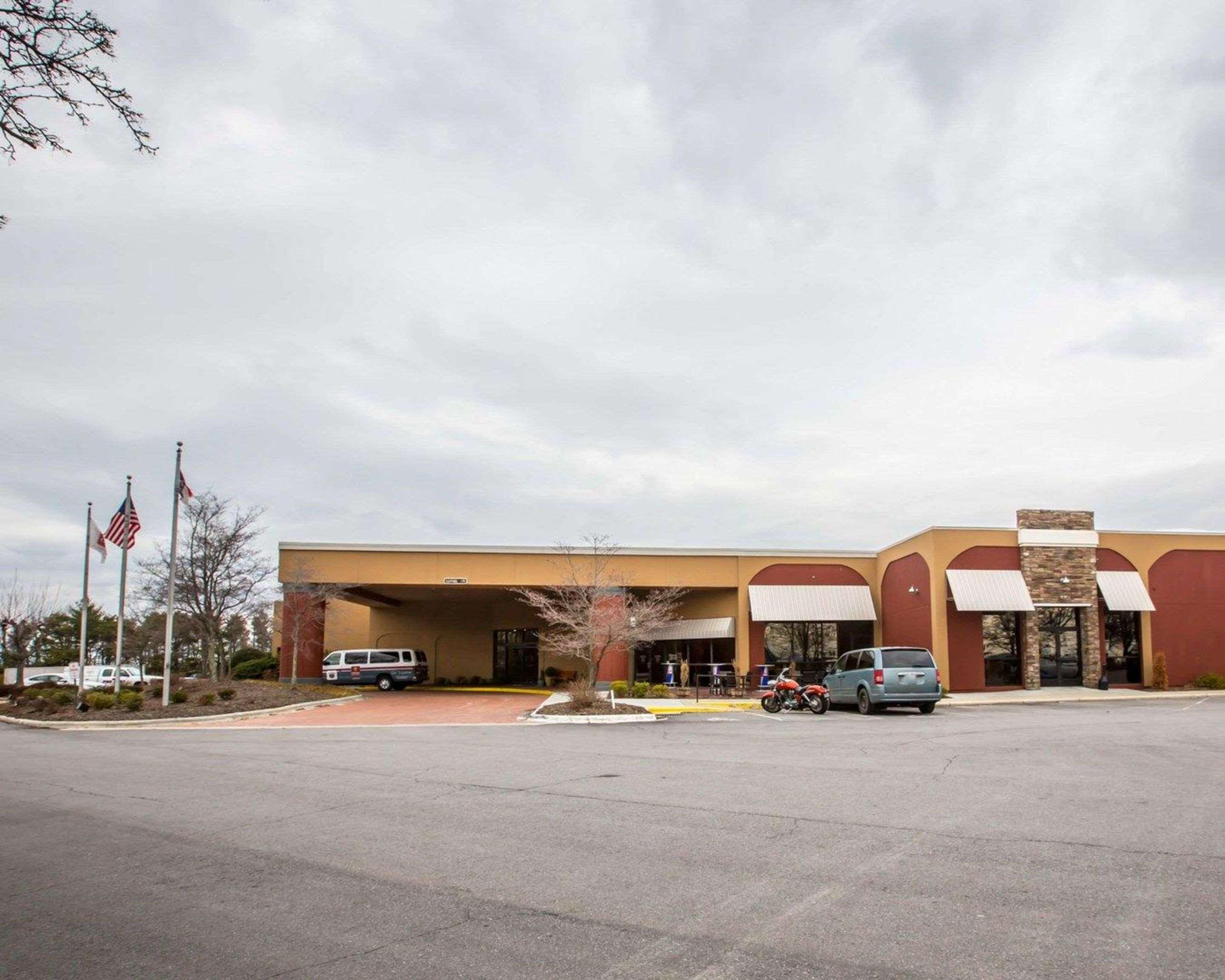 Clarion Asheville Airport Inn 3*