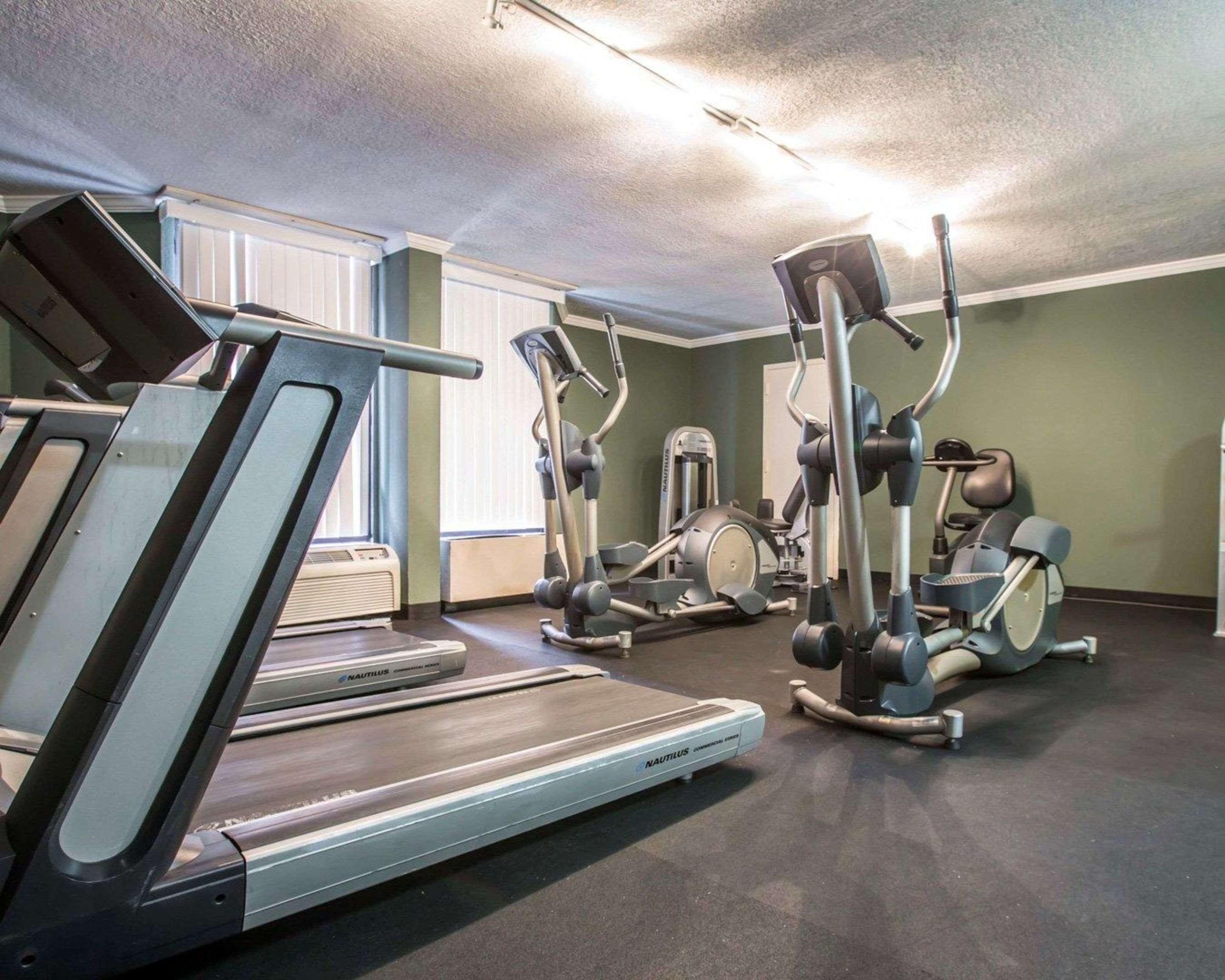 Inn Clarion Asheville Airport 3*