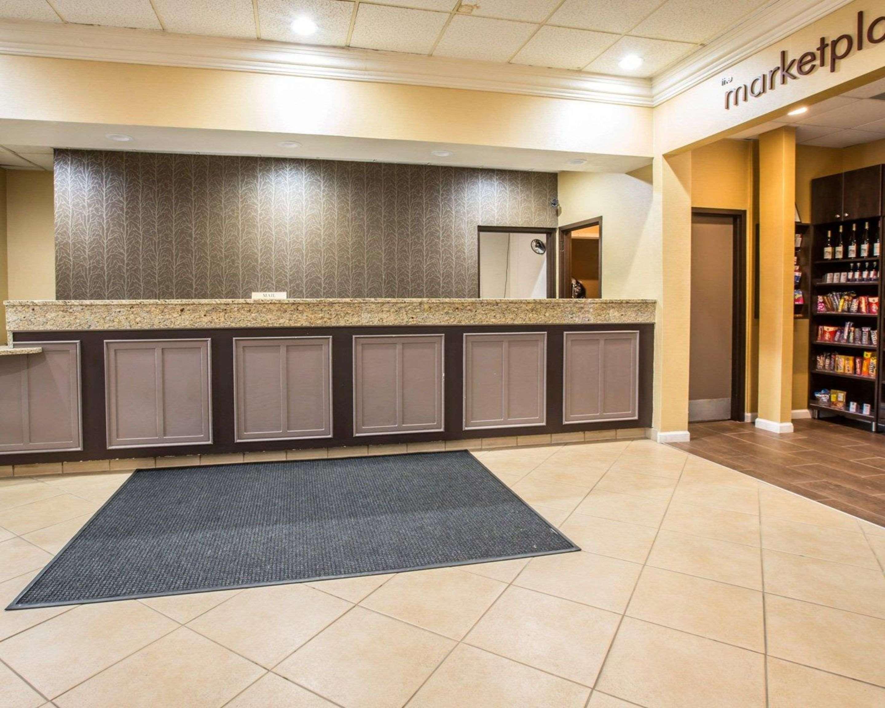 Inn Clarion Asheville Airport 3*