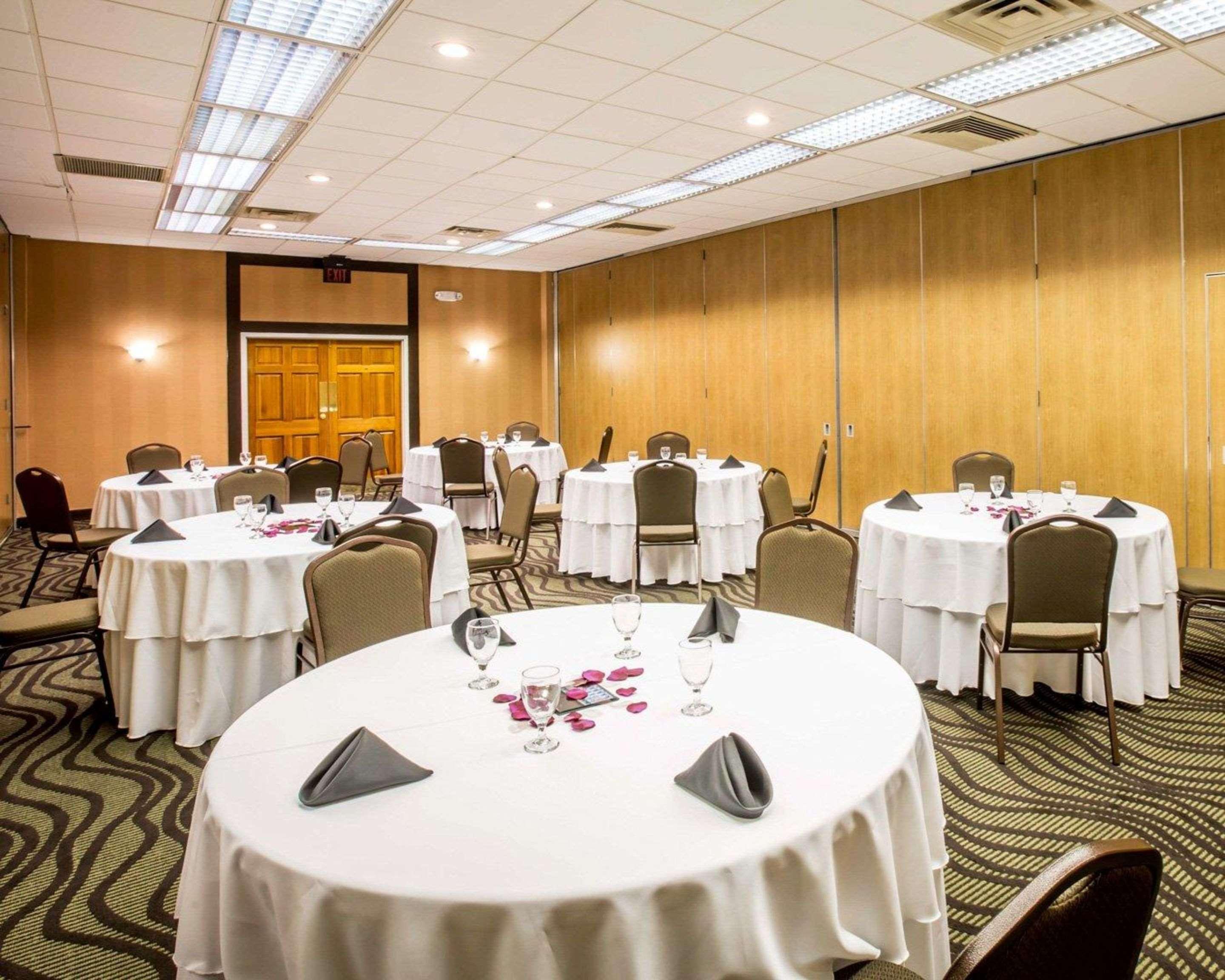 Inn Clarion Asheville Airport 3*