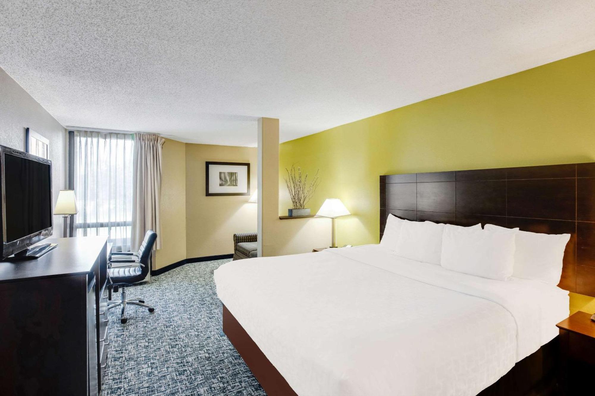 Clarion Asheville Airport Inn