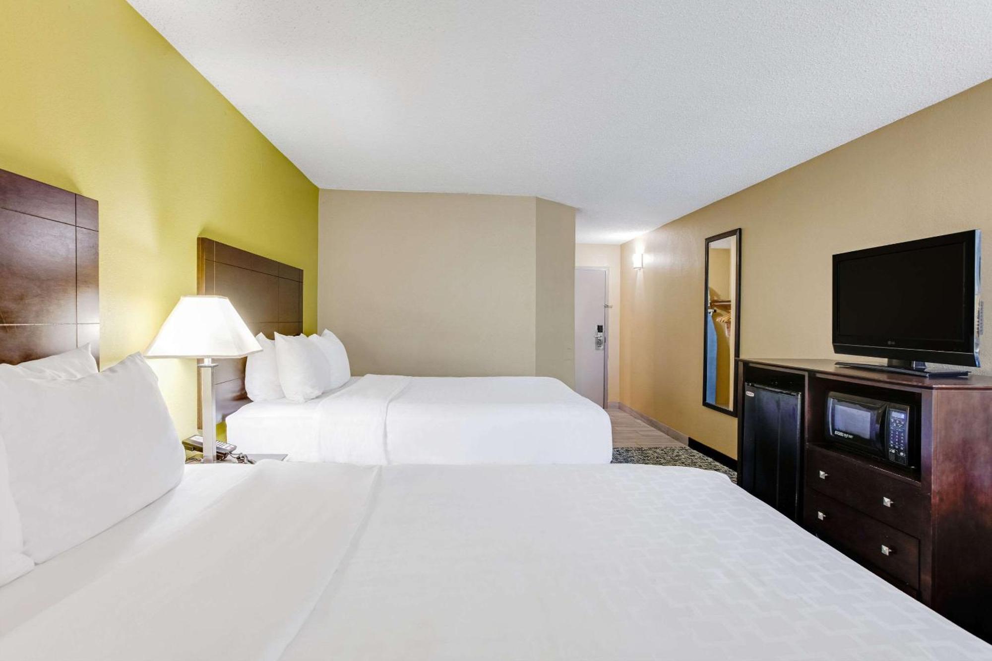 Clarion Asheville Airport 3*