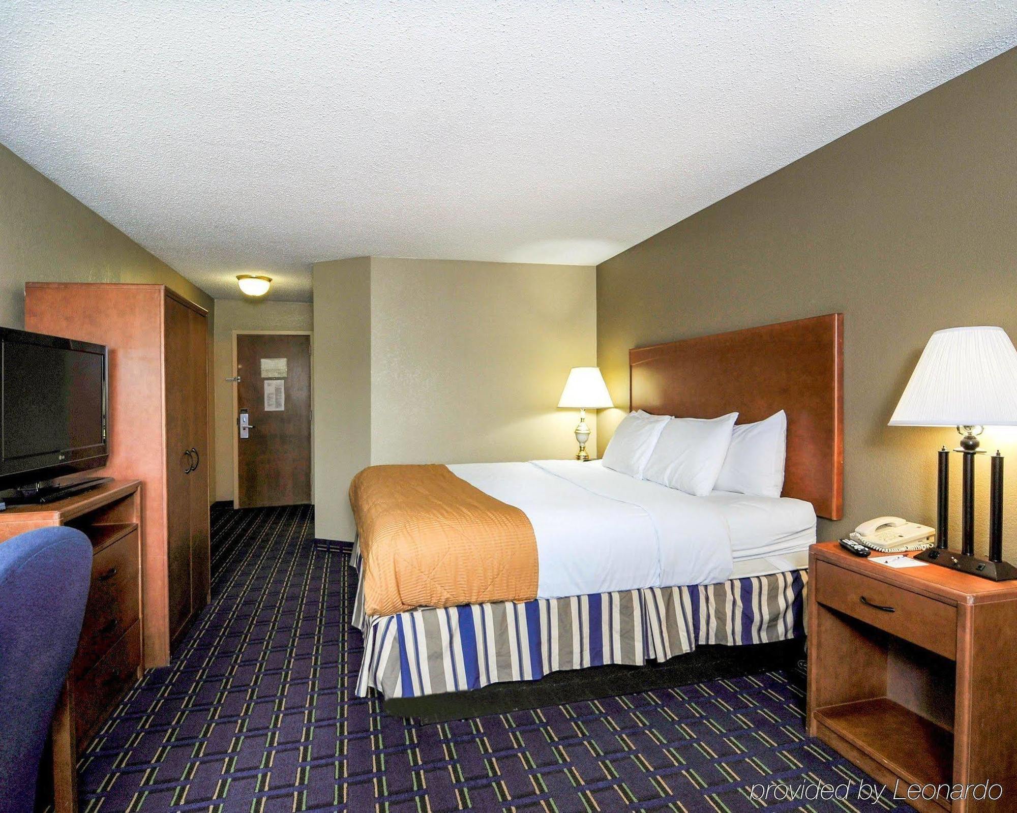 Clarion Asheville Airport 3*