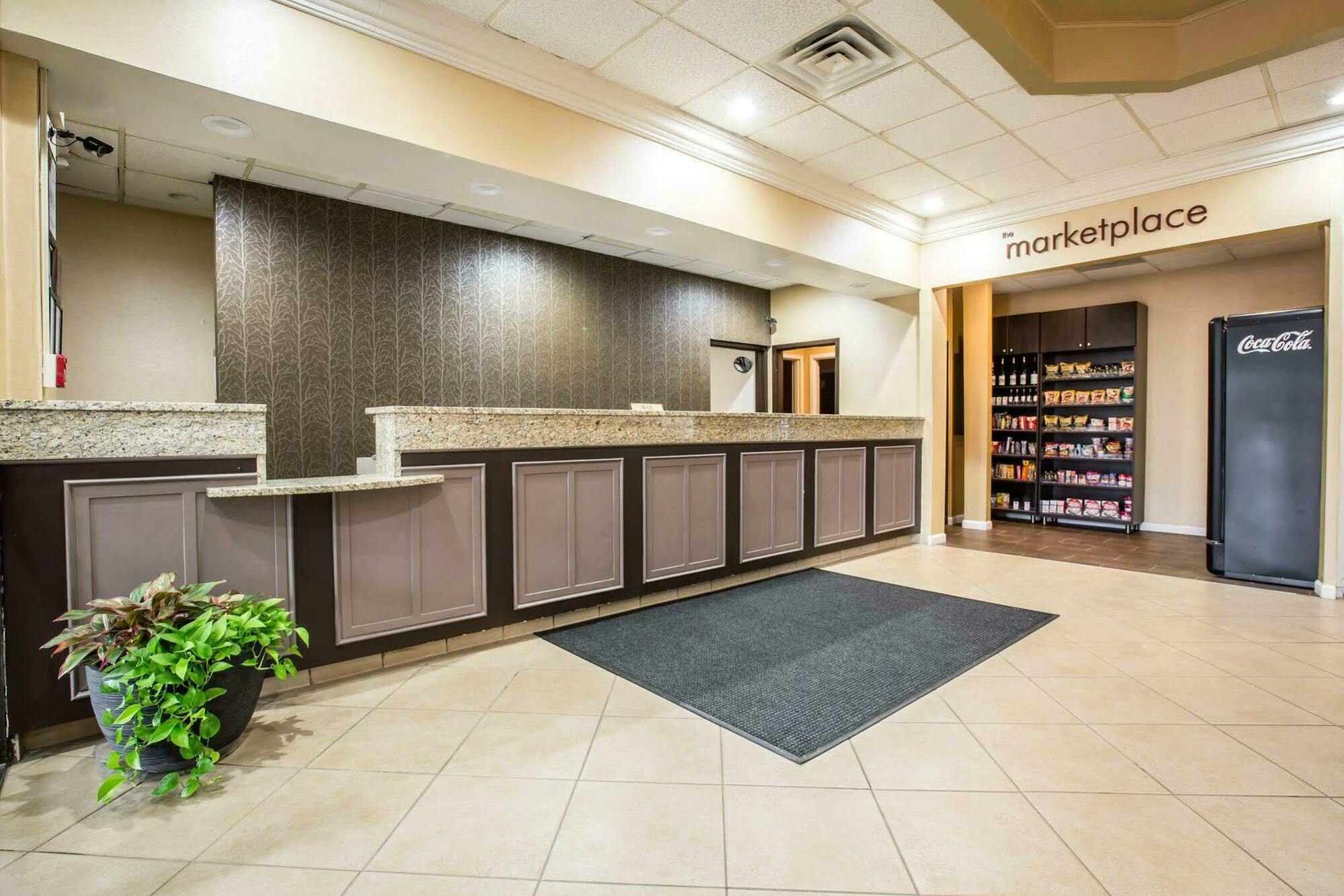 Clarion Asheville Airport Inn 3*